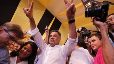 El candidato socialdemócrata, Aécio Neves, en un mitin en la ciudad de Pernanmbuco.