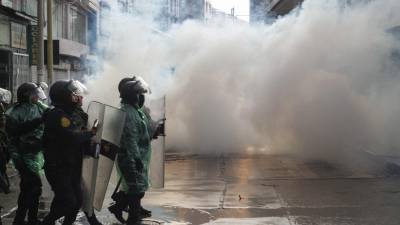 Las violentas protestas en el sur de Perú exigen el cierre del Congreso y nuevas elecciones tras la destitución de Castillo.