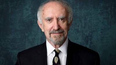 Jonathan Pryce (73) ha participado en filmes como “Evita” y “La buena esposa”.