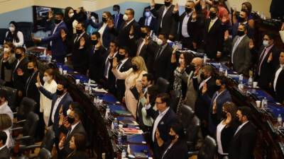 La ley, presentada a petición del presidente, Nayib Bukele, fue aprobada con 63 votos de los 84 diputados de la nueva Asamblea Legislativa salvadoreña. Foto: EFE