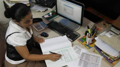 Los peritos mercantiles tienen a su alcance la tecnología para mejorar su trabajo. La oferta laboral es bastante aseguran en la secretaría de Trabajo.