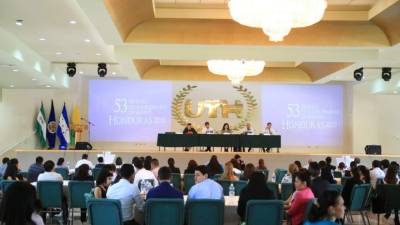 Ayer empezaron en San Pedro Sula los seminarios.