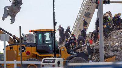 Hasta la fecha, en el que es el día 18 de labores sobre los escombros del edificio, se han recogido 14 millones de libras (cerca de 6 millones de kilos) de concreto y escombros.