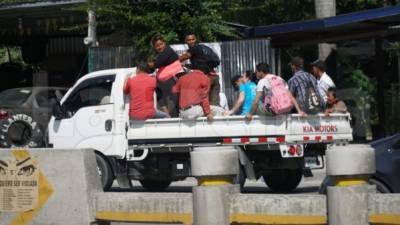 Las bases de los transportistas decidieron tomarse las calles exigiendo una rebaja de 23 lempiras al precio de los combustibles, sin esperar a que la dirigencia que reside en Tegucigalpa hiciera el llamado.
