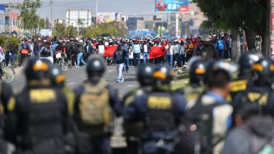 Las manifestaciones contra Boluarte se intensifican en todo el país exigiendo la renuncia de la presidenta y la liberación de Castillo.