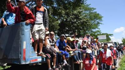 Decenas de migrantes centroamericanos cruzan el territorio mexicano rumbo a EEUU.