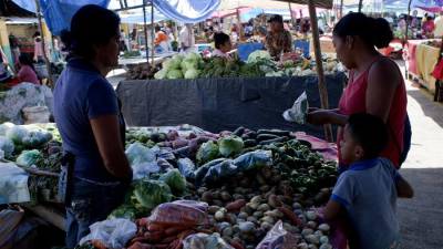 Un puesto de verduras en un mercado de Tegucigalpa.