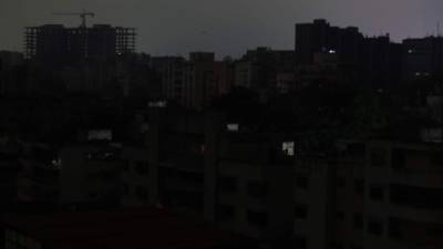 Vista general de un apagón este martes en Caracas (Venezuela). EFE