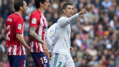 GRAF9053. MADRID, 08/04/2018.- El delantero portugués del Real Madrid, Cristiano Ronaldo, durante el partido contra el Atlético de Madrid correspondiente a la trigésima primera jornada de liga que se disputa esta tarde en el estadio Santiago Bernabéu. EFE/Rodrigo Jiménez