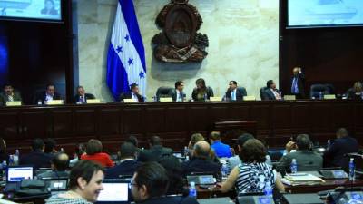 Los diputados en la sesión de ayer.