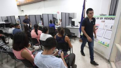 Entre 100 y 150 personas llegan a Senaeh de San Pedro Sula a buscar trabajo.