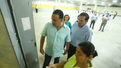 Armando Calidonio y el coordinador de la convención, Lisandro Rosales, recorrieron el Agas. Foto: Wendell Escoto.