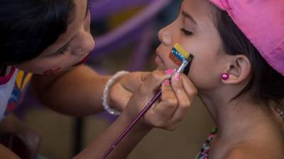 Un grupo de personas participan en un acto del candidato presidencial venezolano y pastor evangélico Javier Bertucci hoy, sábado 20 de marzo del 2018, en Caracas (Venezuela). EFE