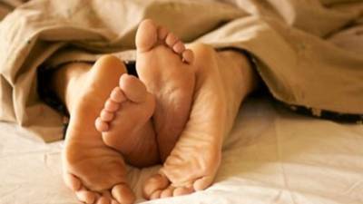 El hombre llevó a su esposa ante el tribunal porque ella le exige mucho sexo.