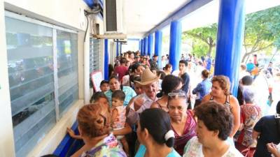 De 8:00 am a 4:00 pm se atendió a las personas que llegaron de diversos municipios a La Cosecha. CRÉDITO jordan perdomo