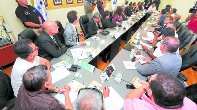 El Consejo Consultivo y el TSE se reunieron ayer y despejaron muchas inquietudes.