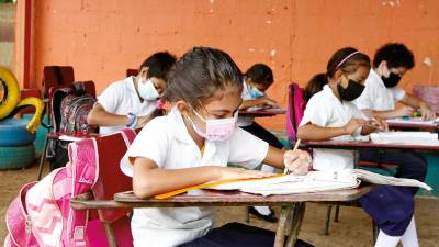 Las autoridades de la Secretaría de Educación indicaron que unos 800,000 alumnos recibieron clases semipresenciales, la mayoría de las áreas rurales.
