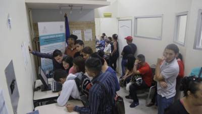 A la oficina de la Bolsa de Empleo llegan más de 200 personas diarias. Foto: Melvin Cubas.