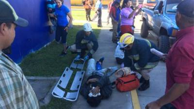 Los accidentados fueron atendidos por los bomberos.