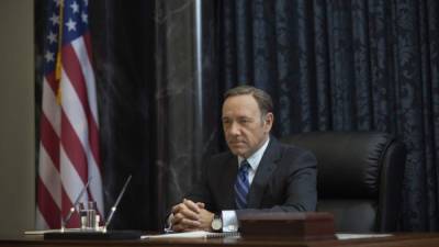 Kevin Spacey es Frank Underwood, un político que afronta su quinta legislatura como congresista demócrata del estado de Carolina del Sur.