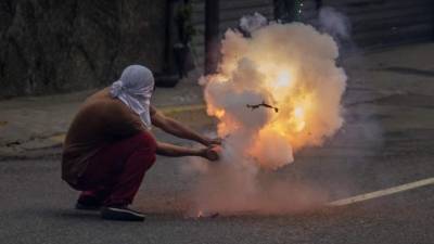 Varios chavistas y opositores se enfrentaron este miércoles al concluir misa de Semana Santa.