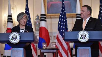 La canciller surcoreana, Kang Kyung-wha y el secretario de Estado de EEUU, Mike Pompeo. AFP