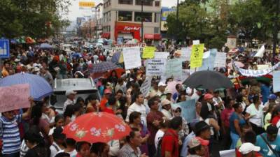 Los pobladores de varias colonias conmemoraron su día con una marcha de protesta en la tercera avenida. Foto: José Cantarero
