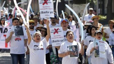 Integrantes de la familia LeBaron que participan en una protesta, acompañados por familiares de víctimas de violencia exigiendo justicia y paz ante los niveles de inseguridad, en Puebla (México).