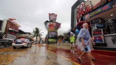Se espera que la tormenta Alberto toque tierra este lunes en las proximidades de Tampa, Florida.