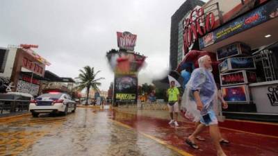 Se espera que la tormenta Alberto toque tierra este lunes en las proximidades de Tampa, Florida.
