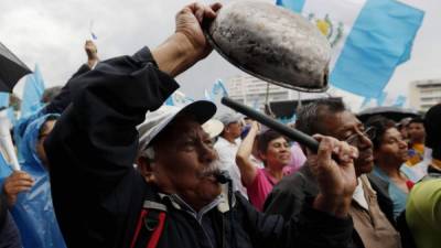Cientos de manifestantes exigieron a Jimmy Morales el retorno de la Cicig a Guatemala luego de que el mandatario cancelara la renovación de un nuevo periodo para la misión anticorrupción./EFE.