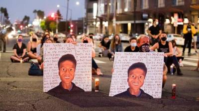 McClain murió en agosto de 2019 en Aurora, una ciudad cerca de Denver, tres días después de haber sido estrangulado por la policía. Foto: AFP