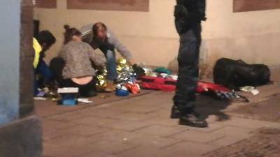 Al menos dos personas murieron y otras once han resultado heridas, siete de ellas graves, por el tiroteo registrado este martes en un mercado navideño de Estrasburgo, Francia, que la Fiscalía investiga como un atentado terrorista.