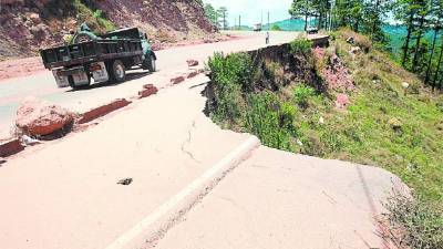 La falla hacia Danlí representa un peligro para los automovilistas.