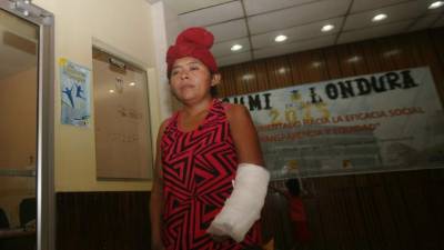 Sandra López asiste al Hospital Escuela para la curación de las heridas físicas que aún no sanan.