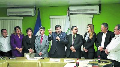 Comisión durante su visita al RNP.