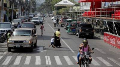 El ambiente ya se respira en toda la avenida San Isidro, en La Ceiba. Fotos: Esaú Ocampo