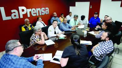 <b>Autoridades locales se reúnen con el equipo de LA PRENSA para afinar detalles de la primera intervención contra el dengue. Fotos: Yoseph Amaya y Franklyn Muñoz</b>