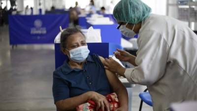 El país centroamericano recibió desde febrero diferentes cargamentos de vacunas que totalizan 1,2 millones. Foto EFE