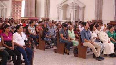 Católicos capitalinos reflexionaron ayer tras el mensaje de el padre Juan Carlos Martínez.