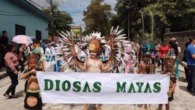 Estos pequeños representaron con sus vistosos trajes la cultura maya. Fotos: Mariela Tejada.