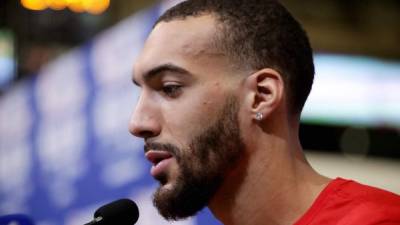 Rudy Gobert, de los Jazz de Utah, habla a los medios durante el All-Star 2020 de la NBA. AFP