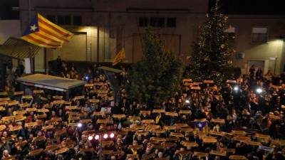 Manifestación en la localidad de Sant Vincenc dels Horts, en la que los participantes pidieron la liberación de los funcionarios catalanes encarcelados.