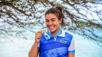 La nadadora sampedrana Michelle Ramírez conquistó este miércoles su tercera medalla de oro en los C.C.C.A.N. de Aruba.