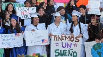 El DACA que ha evitado la deportación de 800 mil jóvenes indocumentados.