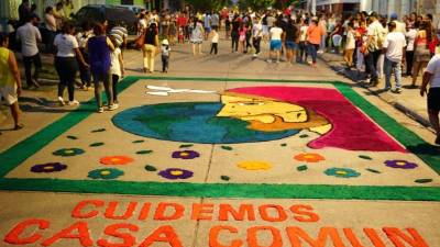 Plasman el fervor, la fe y convivencia en las alfombras de Barandillas