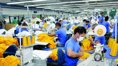 <b>La maquila es uno de los sectores que más empleo genera en el país, las empresas se concentran más en la zona norte. Foto: Melvin Cubas.</b>