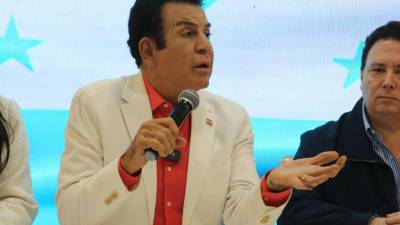 Nasralla en conferencia de prensa en la sede del Partido Liberal.