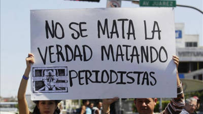 La asamblea general de la Sociedad Interamericana de Prensa (SIP) aseguró hoy que los índices de violencia contra periodistas en México 'se están agravando' y han empeorado en los últimos seis meses, ante el 'deficiente' mecanismo oficial para proteger a los informadores en el país.