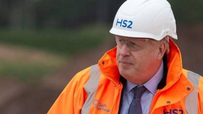 El primer ministro británico, en la foto durante su visita a las obras de un proyecto ferroviario cerca de Birmingham (Inglaterra), dijo estar dispuesto a 'pasar la página' en relación con la futura relación comercial con la UE.